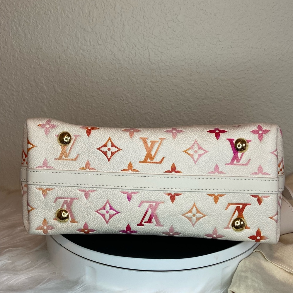 LV NWT LTD EDT LV By the Pool CarryAll PM Shoulder Bag in Sunrise Aquarelle, COA - Picture 6 of 12